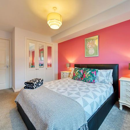 Modern 2 Bed Flat With Free Parking Lejlighed Glasgow Eksteriør billede