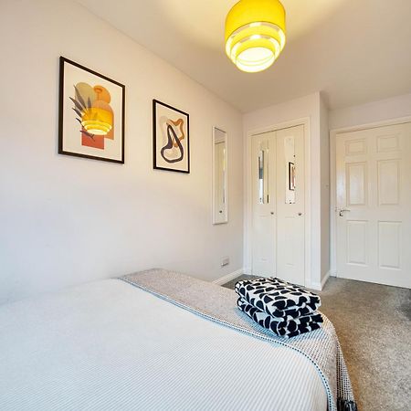 Modern 2 Bed Flat With Free Parking Lejlighed Glasgow Eksteriør billede