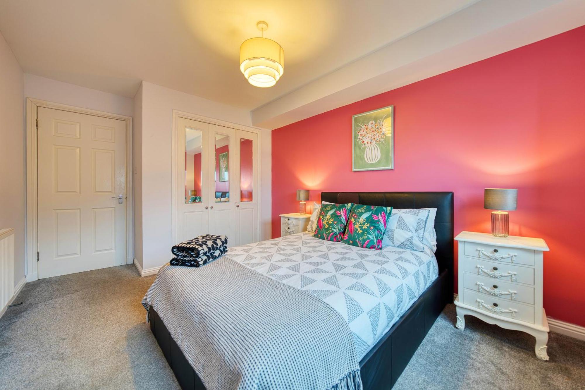 Modern 2 Bed Flat With Free Parking Lejlighed Glasgow Eksteriør billede