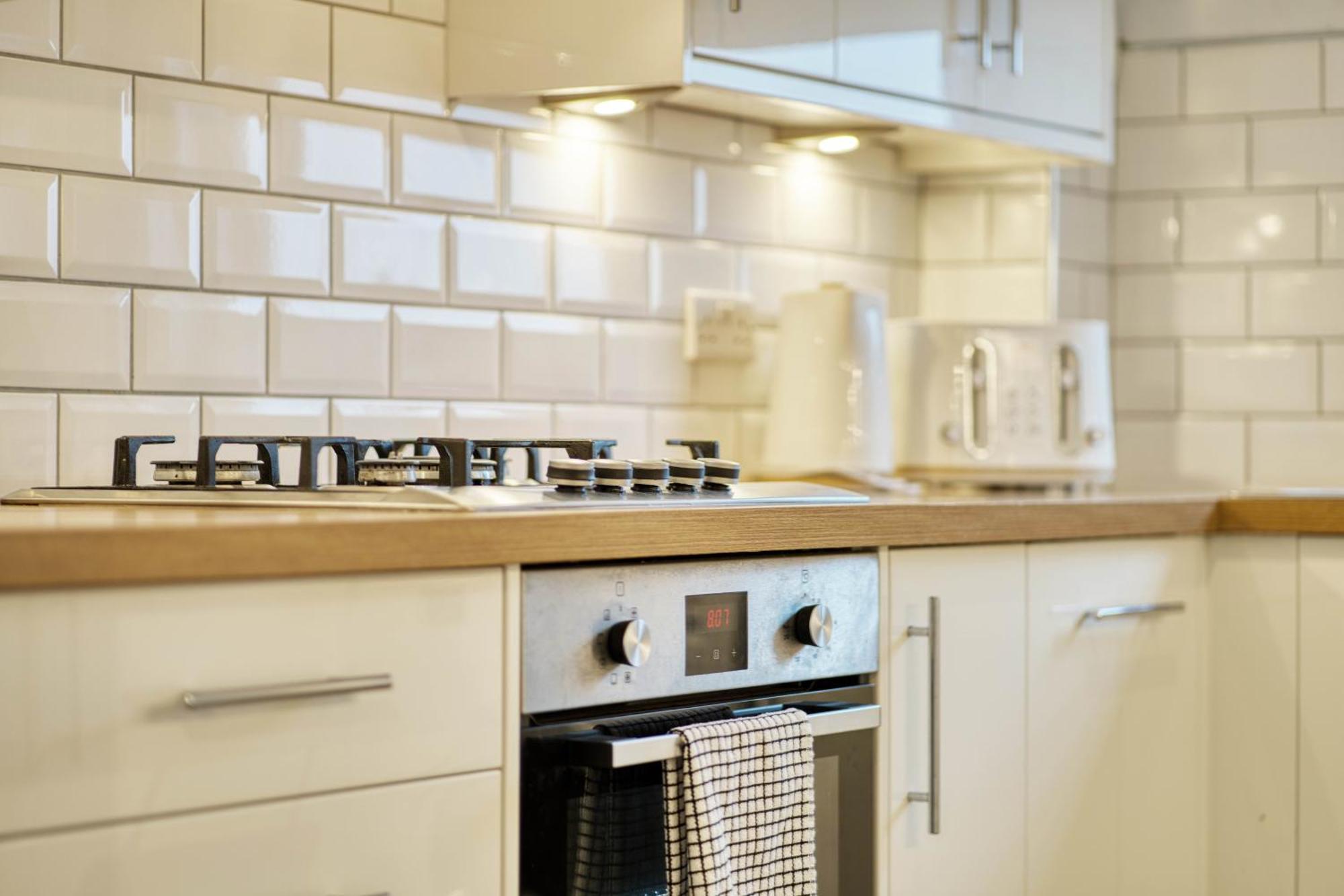 Modern 2 Bed Flat With Free Parking Lejlighed Glasgow Eksteriør billede
