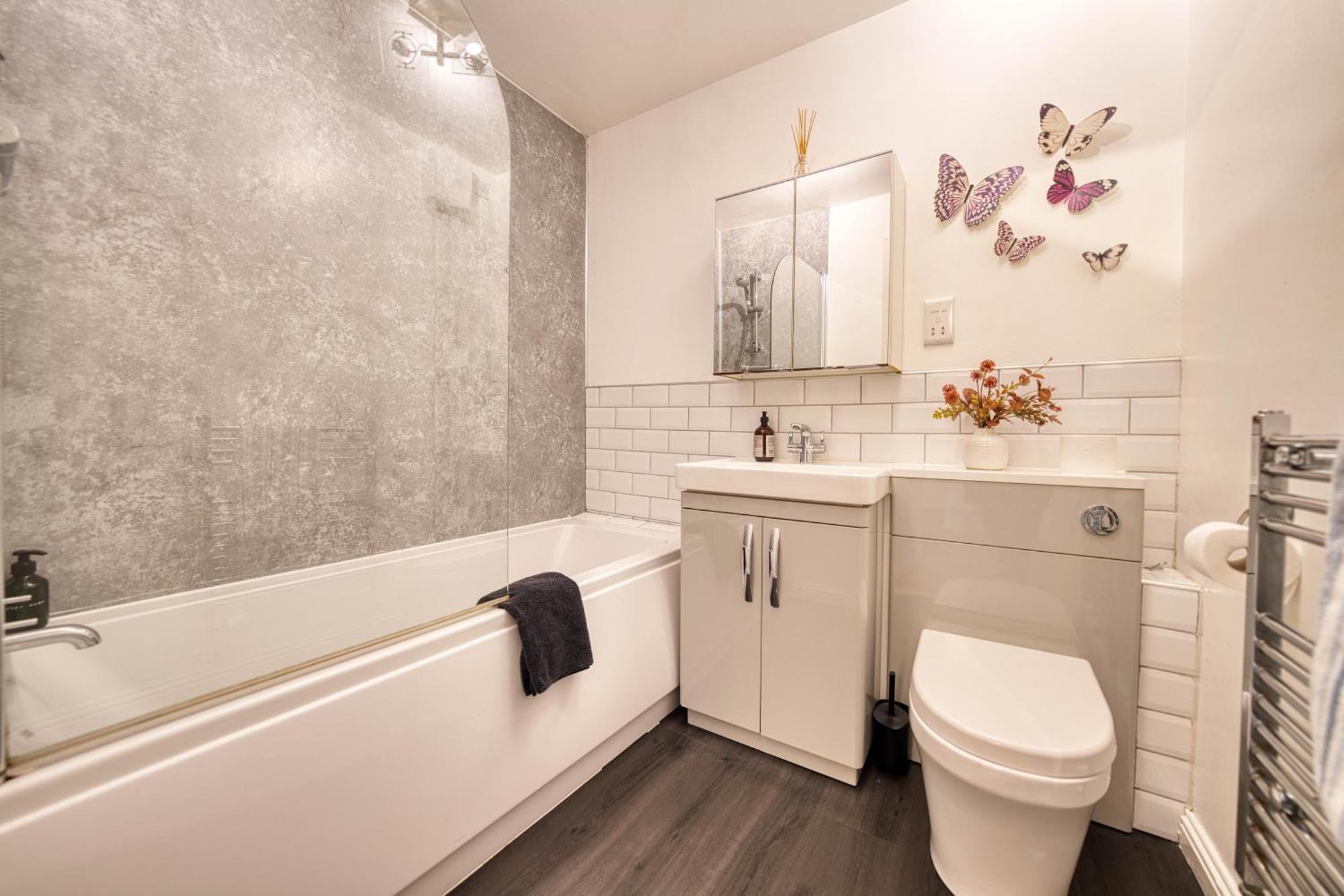 Modern 2 Bed Flat With Free Parking Lejlighed Glasgow Eksteriør billede