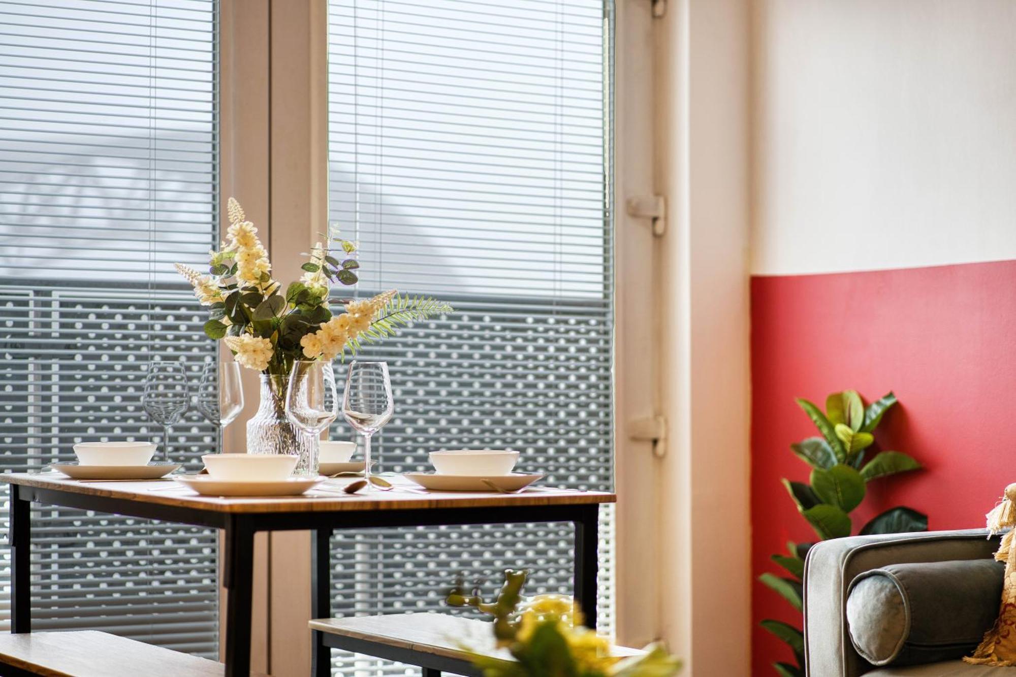 Modern 2 Bed Flat With Free Parking Lejlighed Glasgow Eksteriør billede