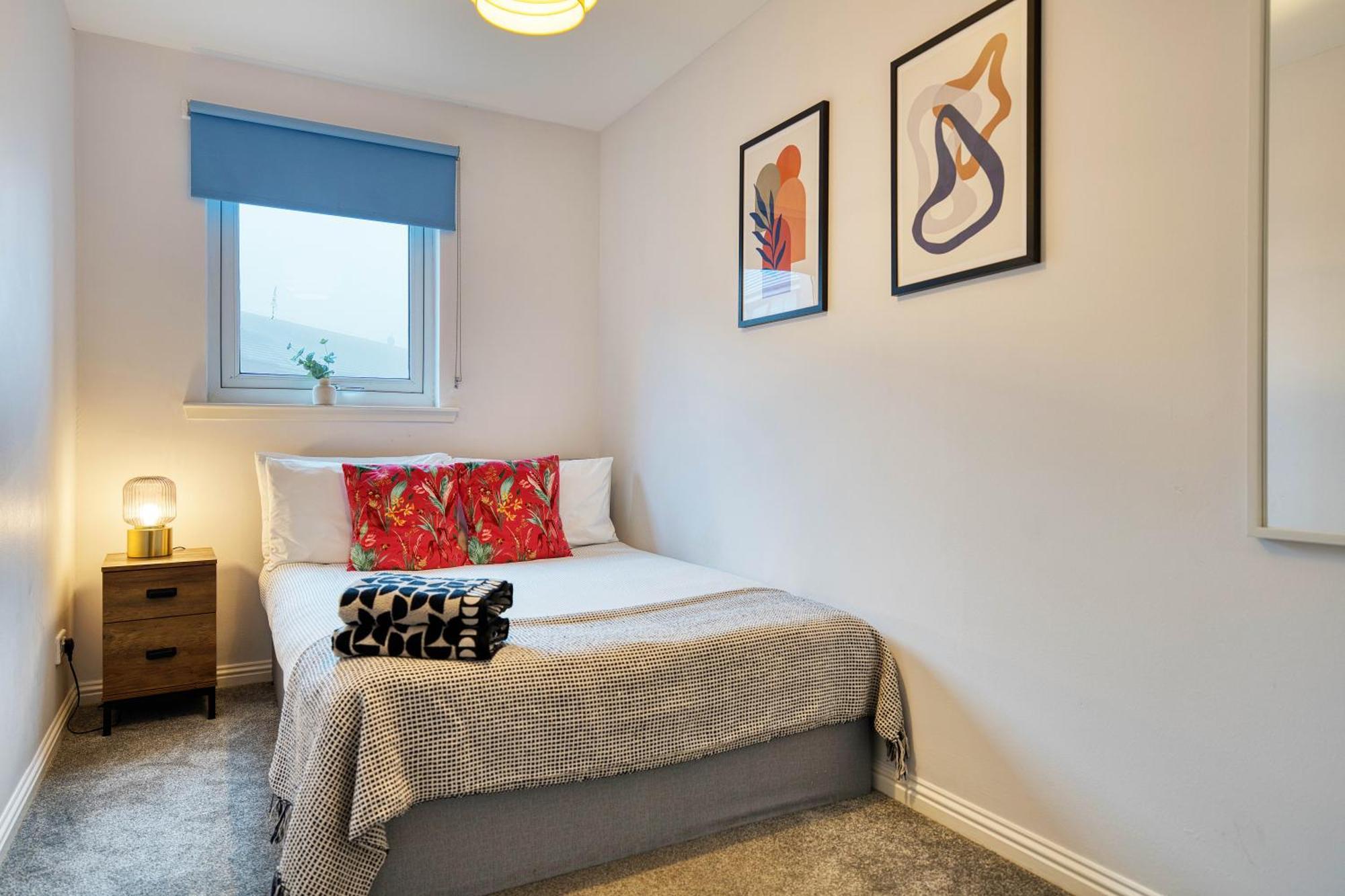 Modern 2 Bed Flat With Free Parking Lejlighed Glasgow Eksteriør billede